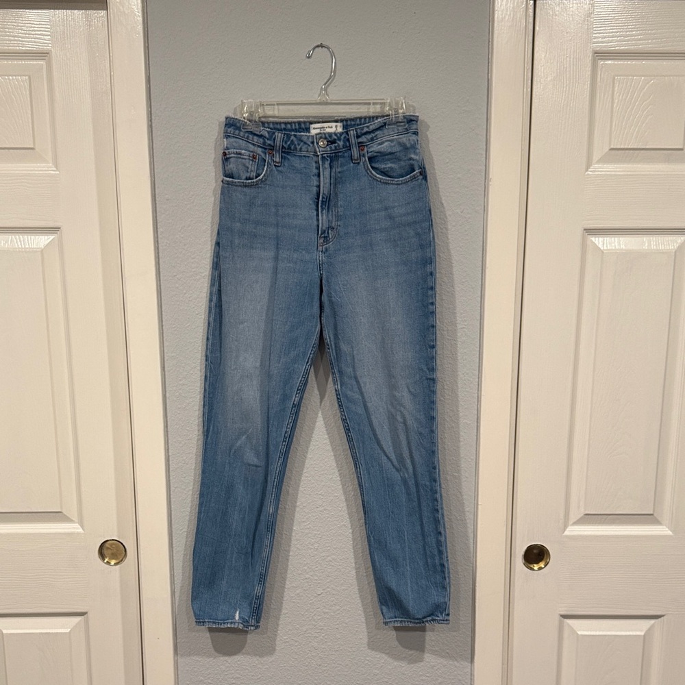 Abercrombie The Mom Jean high rise 27 4L 4 Long medium wash barely worn